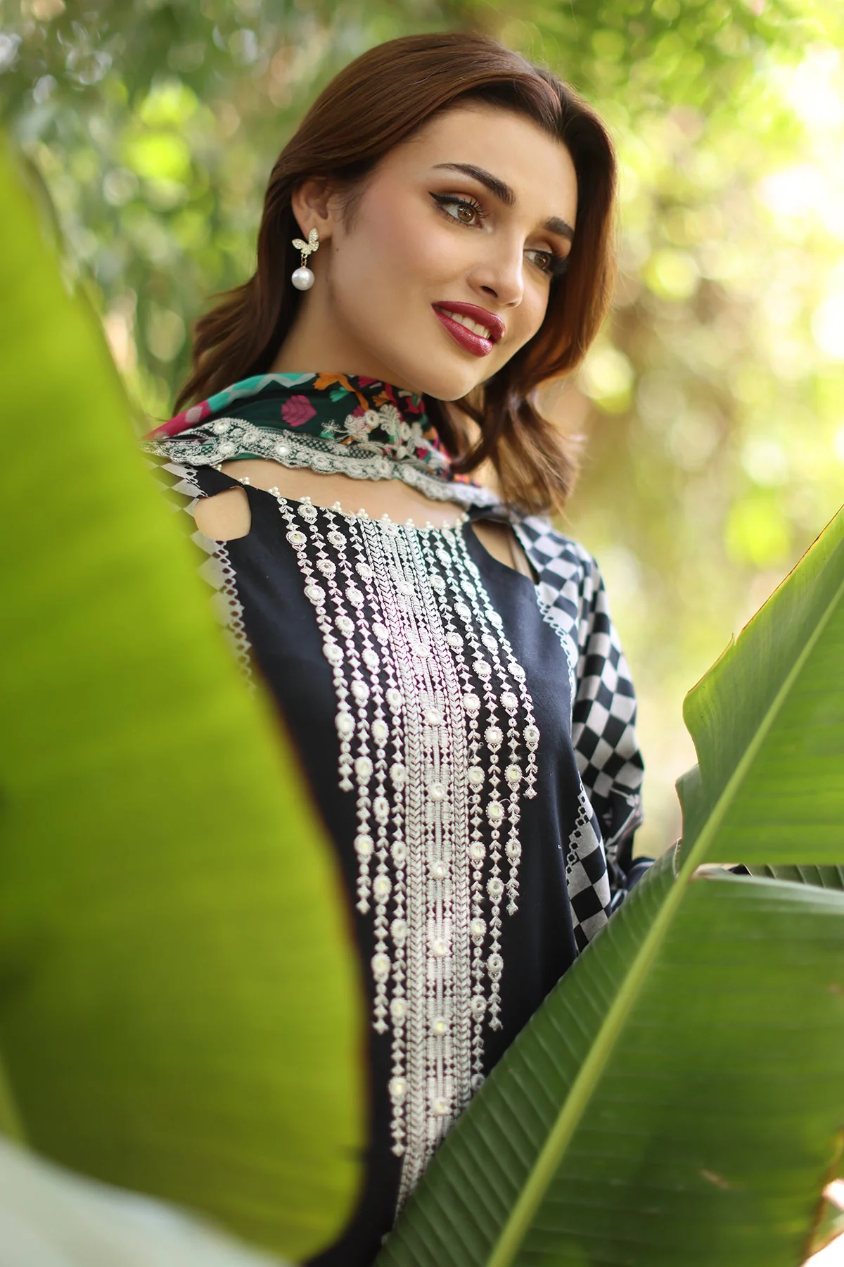 3-PC  Embroidered Lawn Collection CH6-17 PSOK - Image 4